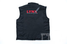 Черные жилеты с надписью «LYNX»
