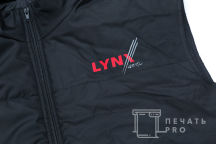 Черные жилеты с надписью «LYNX»